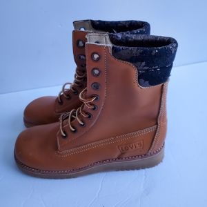 New LEVI'S tan leather lace up ankle boots